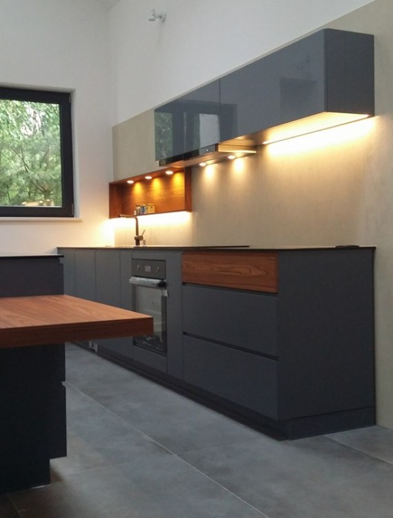 Konyha Mega-Tolóajtó Kft (100)