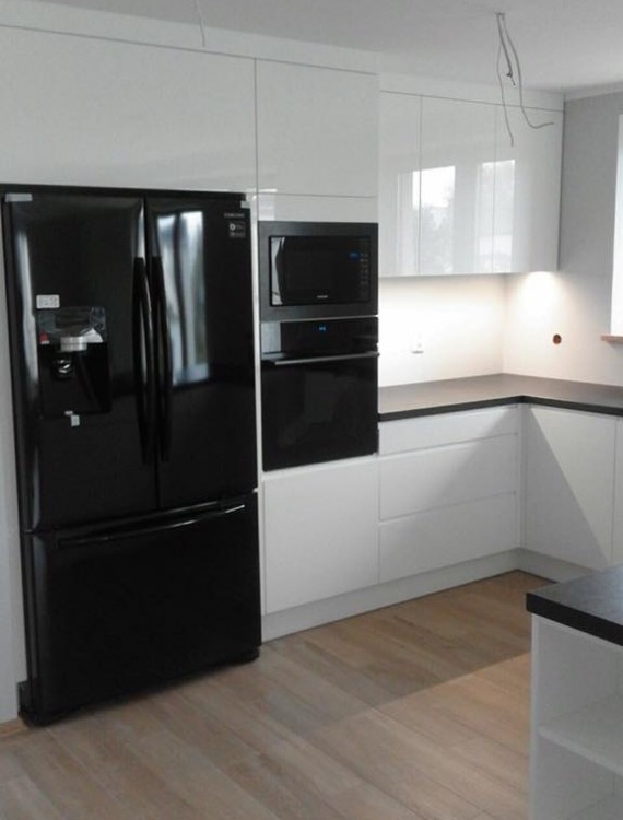 Konyha Mega-Tolóajtó Kft (204)